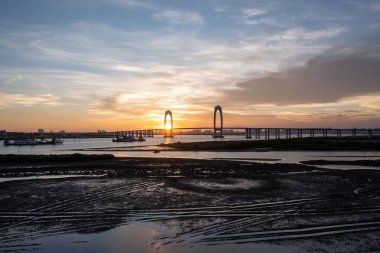 Çin 'in batımında körfez köprüsü