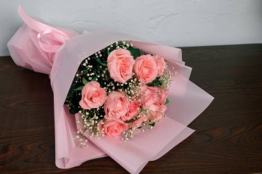 Buket pembe Gül çiçekçi dükkanı