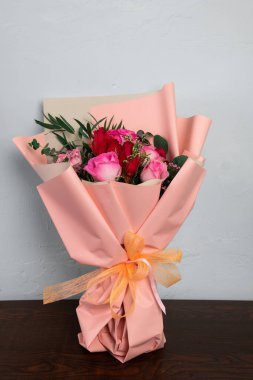 Buket pembe Gül çiçekçi dükkanı