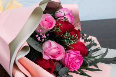 Buket pembe Gül çiçekçi dükkanı