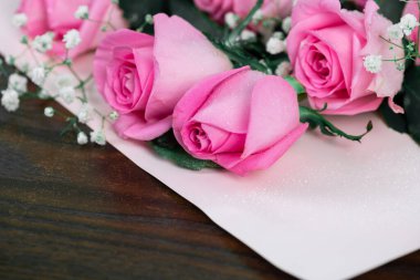 Buket pembe Gül çiçekçi dükkanı