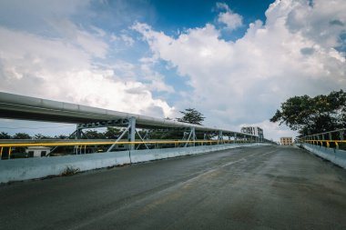 Borular ve yollar modern fabrikalarda.