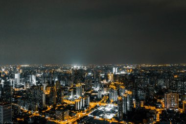 Şangay 'ın şehir manzarası gece.