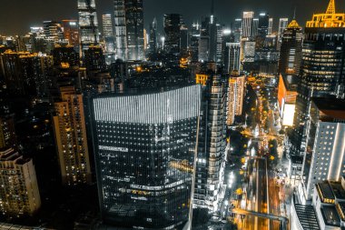 Şangay 'ın şehir manzarası gece.