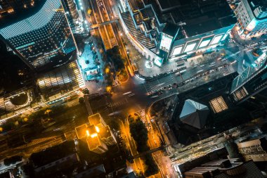 Şangay 'ın şehir manzarası gece.