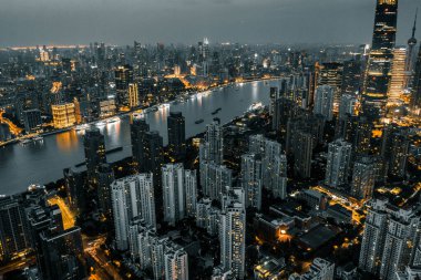 Şangay 'ın şehir manzarası gece.