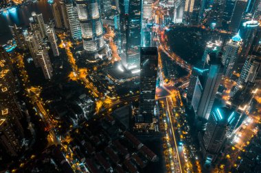 Şangay 'ın şehir manzarası gece.