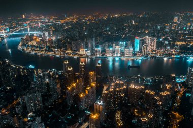 Şangay 'ın şehir manzarası gece.