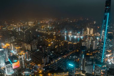 Şangay 'ın şehir manzarası gece.