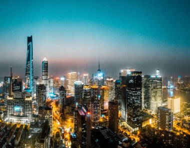 Şangay 'ın şehir manzarası gece.