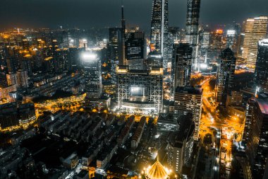 Şangay 'ın şehir manzarası gece.