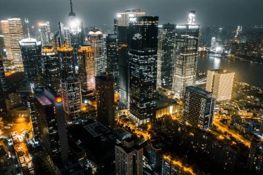 Şangay 'ın şehir manzarası gece.