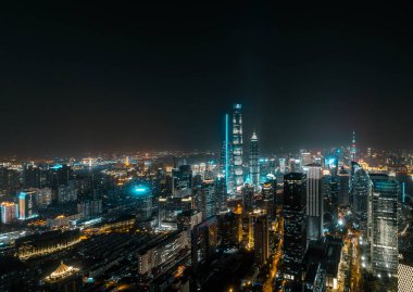 Şangay 'ın şehir manzarası gece.