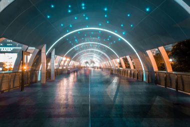 Hong Kong, Çin 'deki yaya tüneli.