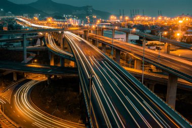 Üstgeçit ve bağlantı noktası iskelede