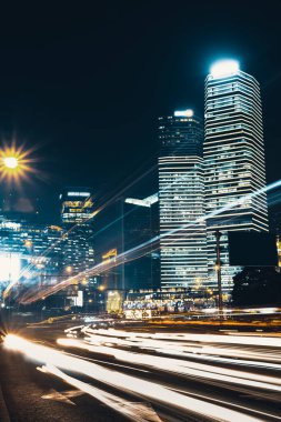 Şangay 'da trafik ışıkları var.