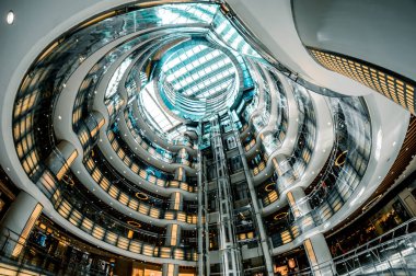 Modern cam duvar ofis binası