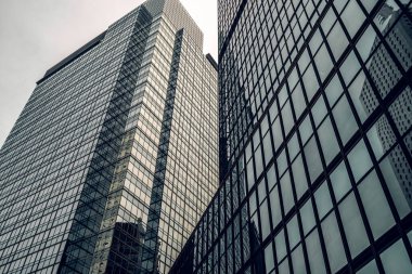 Modern cam duvar ofis binası