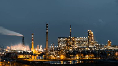 Petrokimya kompleksi ve depolama tankları