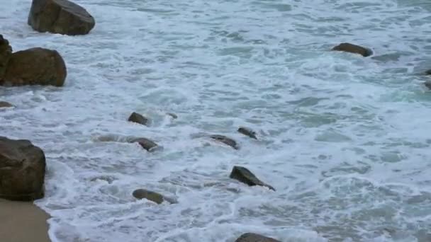 Волны Разбиваются Пляже Заливе Монтерей Недалеко Пасифик Гроув Калифорния Камера — стоковое видео