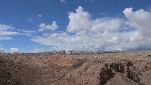 Тайм Слоистых Облаков Над Национальным Парком Капитолийский Риф Южной Юте — стоковое видео