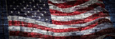 Zorlu Tuğla Duvarın Üzerinde Amerikan Bayrağı.