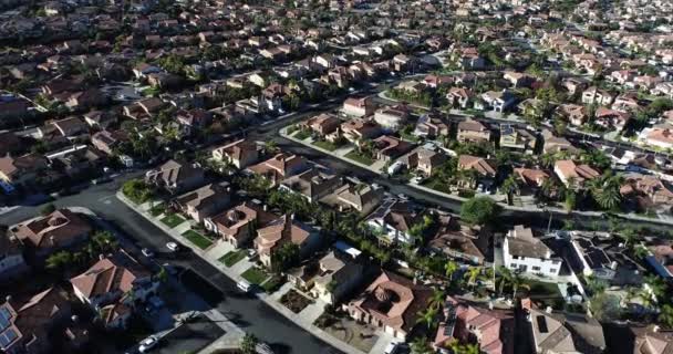 Sabah Işığında Bir Konut Geliştirme Mahallesinin Hava Görüntüsü — Stok video