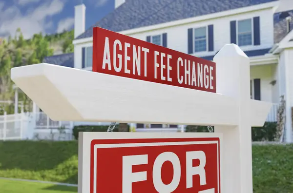 Agente Fee Change Sale Real Estate Accedi Fronte Alla Nuova — Foto Stock