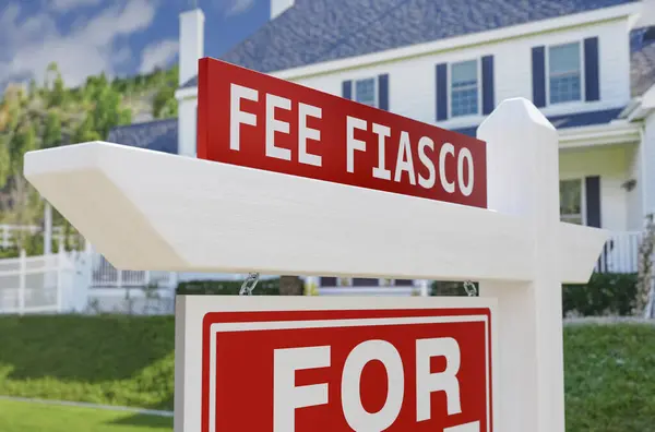 Плата Fiasco Продаж Нерухомості Вхід Перед Новим Будинком — стокове фото
