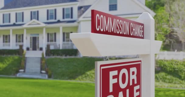 Zmiana Komisji Sprzedaż Nieruchomości Sign New Home Background — Wideo stockowe