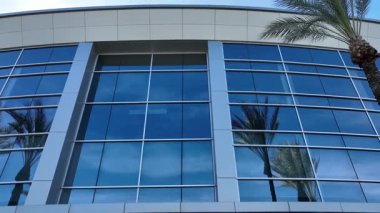 Crane Upward High Tech Çağdaş Ticaret Ofisi Binası Çekim Alanı.