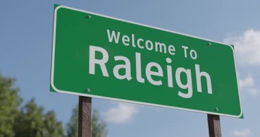 Raleigh, Kuzey Carolina 'ya Hoş Geldiniz Mavi Gök ve Bulutlara Karşı Yeşil Yol İşareti.