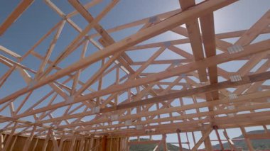 Yeni Ahşap Çerçeve İnşaat Alanının Dramatik Yavaş Hareketi.