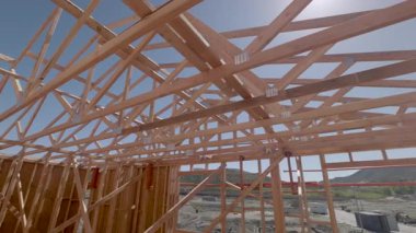 Yeni Ahşap Çerçeve İnşaat Alanının Dramatik Yavaş Hareketi.