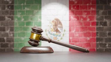 Tahta Gavel Meksika Bayrağıyla Tuğla Duvarın Önündeki Masada Dinleniyor.