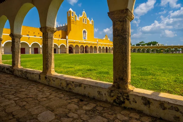Old San Antonio Franciscan Monastery Yellow City Izamal Yucatan Mexico —  Fotos de Stock