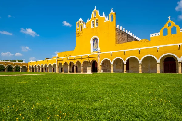 Old San Antonio Franciscan Monastery Yellow City Izamal Yucatan Mexico 스톡 이미지