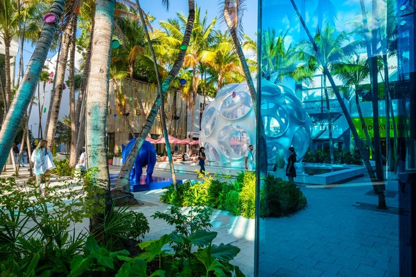 Miami Febrero 2023 Palm Court Con Famosas Tiendas Lujo Miami —  Fotos de Stock