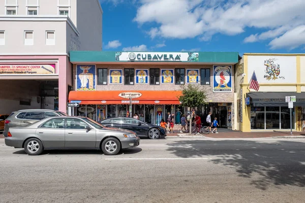 Miami Usa Februar 2023 Lokal Butik Der Sælger Guayaberas Typisk - Stock-foto