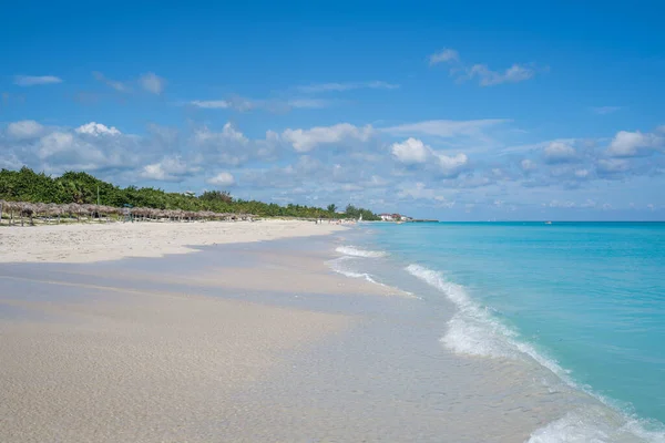 Παραλία Του Βαραδέρο Στην Κούβα Μια Ηλιόλουστη Καλοκαιρινή Μέρα — Φωτογραφία Αρχείου