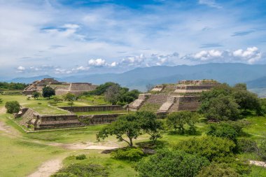 Oaxaca, Meksika 'daki büyük bir Kolombiya öncesi arkeoloji alanı olan Monte Alban kalıntıları.