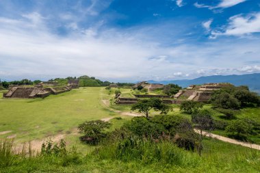 Oaxaca, Meksika 'daki büyük bir Kolombiya öncesi arkeoloji alanı olan Monte Alban kalıntıları.