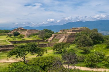 Oaxaca, Meksika 'daki büyük bir Kolombiya öncesi arkeoloji alanı olan Monte Alban kalıntıları.