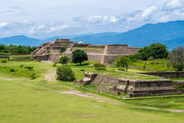 Oaxaca, Meksika 'daki büyük bir Kolombiya öncesi arkeoloji alanı olan Monte Alban kalıntıları.