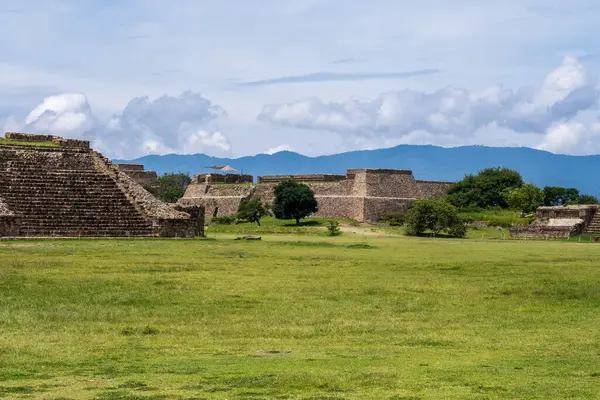 Oaxaca, Meksika 'daki büyük bir Kolombiya öncesi arkeoloji alanı olan Monte Alban kalıntıları.