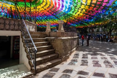OAXACA, MEXICO - 17 AĞUSTOS 2024: Meksika 'nın sömürge şehri Oaxaca' daki Zocalo veya Central Square