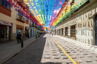 OAXACA, MEXICO - 14 Ağustos 2024: Oaxaca 'nın tarihi merkezinde sokak sahnesi
