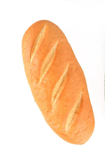 Taze Pişmiş Fransız Ekmeği Bembeyaz Zemin Üzerinde Düz Bir Kompozisyonda — Stok fotoğraf