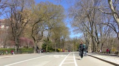 Central Park, Manhattan, New York, ABD 'deki kimliği belirsiz kişiler 30 Mart 2023