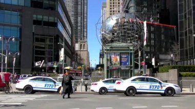 30 Mart 2023 Manhattan, New York, ABD 'deki Columbus Circle' da trafik
